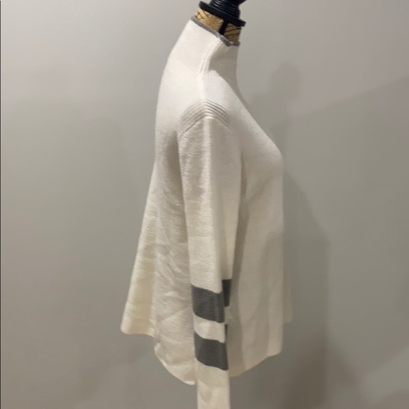 Ecru Turtleneck - Picture 3 of 6